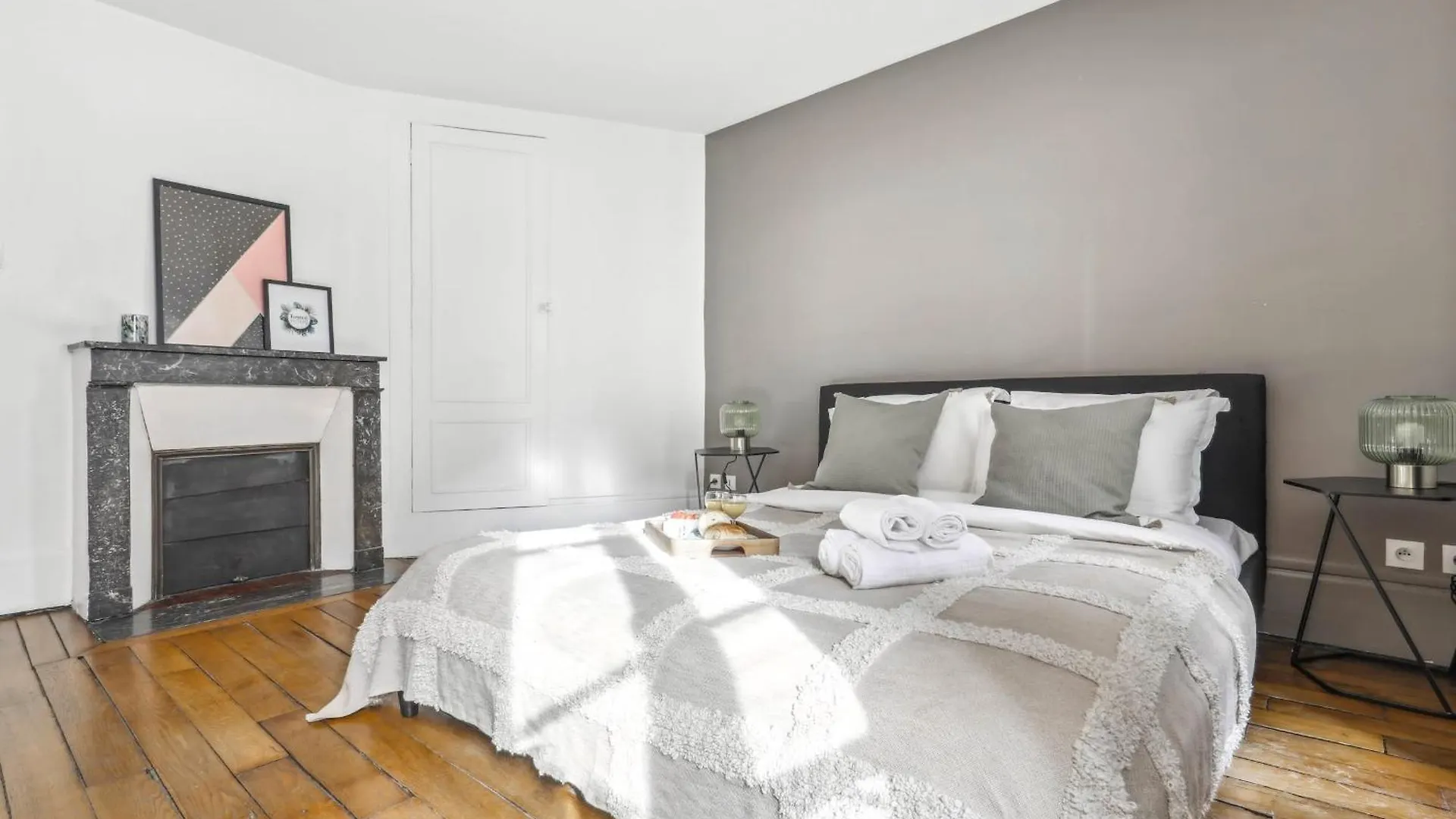 Le Marais 1Br Place Saint Párizs